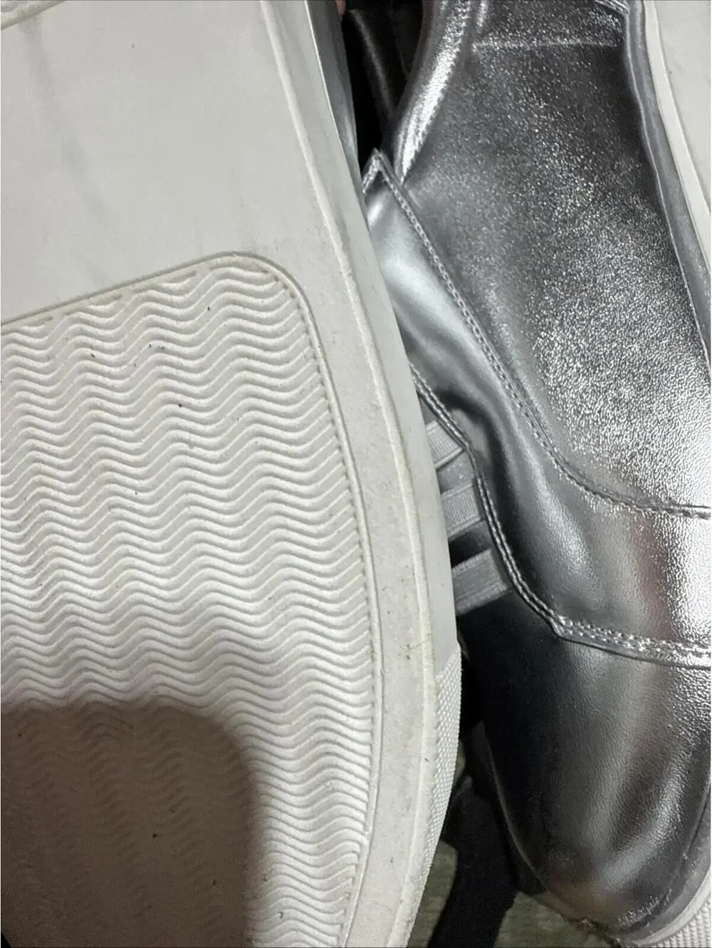 Kenneth Cole Reaction Women’s Bonnie Sneaker, Size 10, Silver – New